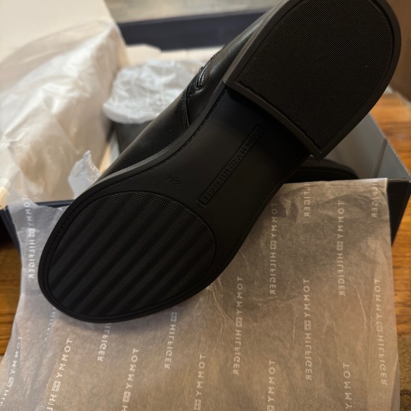 NWT Women’s Tommy Hilfiger Riding Boots - Picture 3 of 7